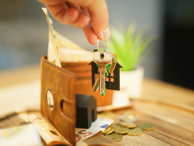 How Does the Buy and Hold Mortgage Terms Strategy Work?